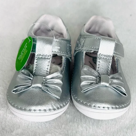 Stride Rite Silver Dress Shoes with Bow and Elastic Openings- Size 4M - Picture 1 of 2